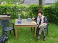 Picknick-tafel gevonden in achtertuin van verlaten vakantiehuisje bij Vlkerich.