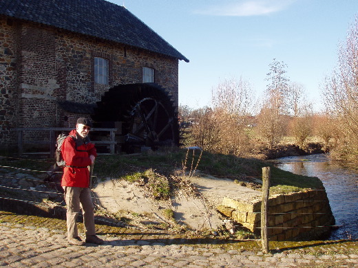 Een functionerende watermolen.