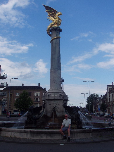 Wat ik in Den Bosch in eerste instantie als engel identificeerde bleek een draak te zijn.