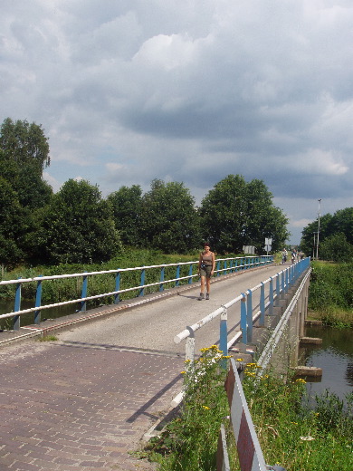 Brug over het afwateringenskanaal Drongen - Den Bosch.