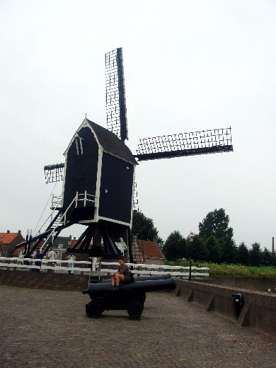 Nog meer geschut langs de wallen van Heusden.