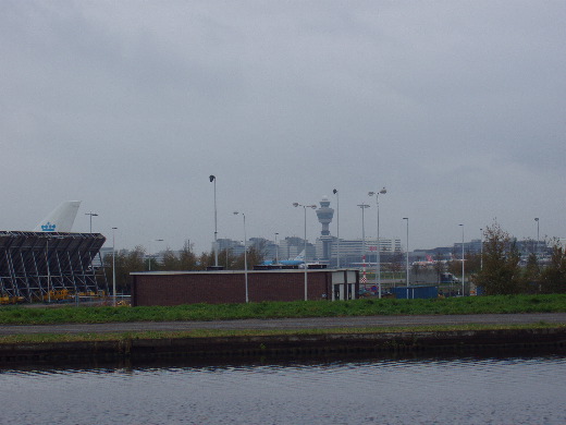 Uitzicht op het zenuwcentrum van Schiphol. Een voormalig vluchtoord voor schepen: 