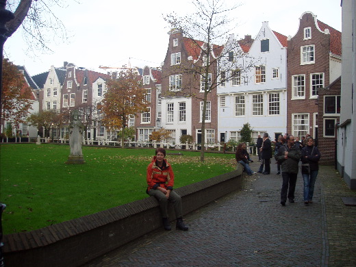 Het Begijnenhof met de haar toebedeelde portie Japanners.