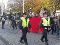 Er waren twee keer zo veel politieagenten ingezet als demonstranten. Te voet, te paard, te auto en te motorfiets. Hopelijk met het oog op de bescherming van de omstanders.