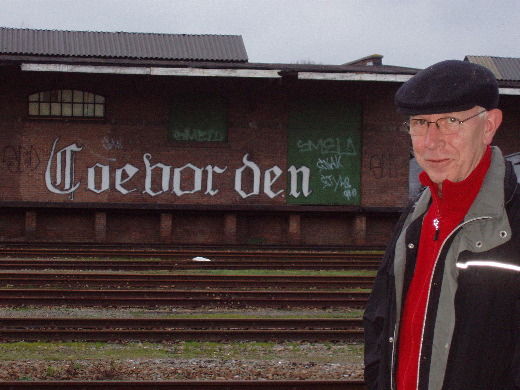 Opschrift van station door vakman gecalligrafeerd.