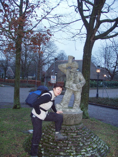 Bert en Bartje in Rolde. Tijdens de Nieuwjaarsboodschappen.