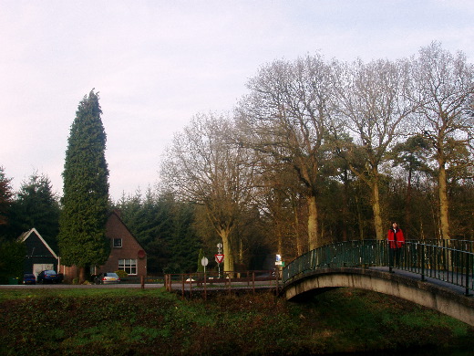 De brug over het Oranjekanaal.