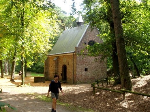 Het kappelleke in het bos.