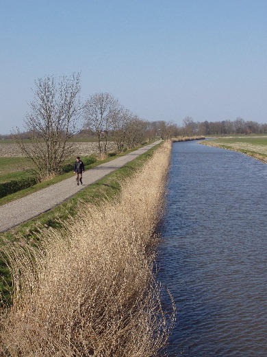 Langs het Mensingerweertse Loopdiep.