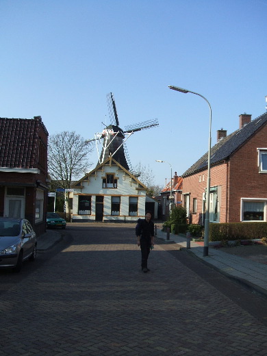 Pieter loopt aan het einde rechts, wij gaan links.