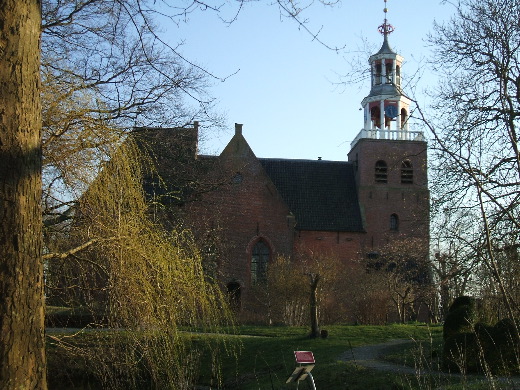 De kerk van Pieterburen.