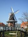 De Molen en brug in Mensingerweert over het Mensingerweertse Loopdiep.