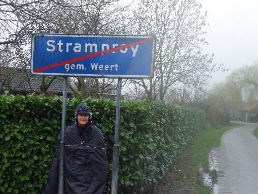 Wij verlaten Stramproy om nog 3 km naar de auto te lopen.