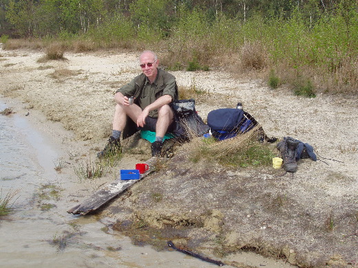 Picknick langs de plas.