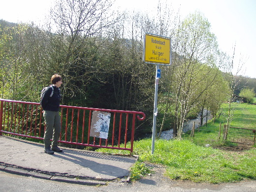 Vertrek vanuit de brug over de Dill in Rodenbach. Dezelfde plek waar wij de vorige dag een klein uurtje hadden doorgebracht.