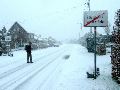      10u17: Wij verlaten Hamont in een sneeuwbui.