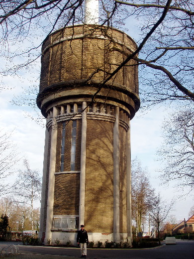 De watertoren rondgetrokken.