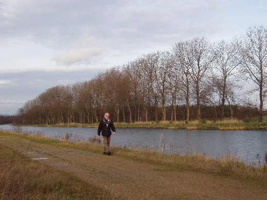 Anderhalve kilometer langs de Zuid-Willems Vaart.