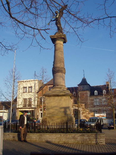 Een serafijn met trompet begroet ons weer op het Speelhof.