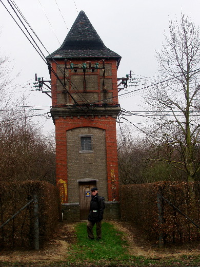 Een van de eerste electriciteitshuisjes bij Sinnich.