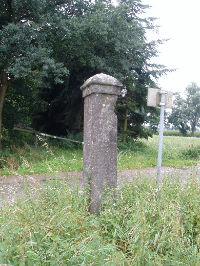 Douanepaal 2 vanuit het Westen.