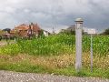 De gereconstrueerde Douanepaal 4 bij Hamont-Achel. In de achtergrond zie je Grenspaal 171.