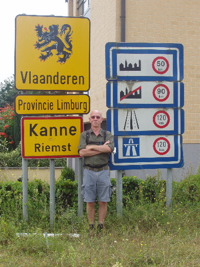 Een modernere grensaanduiding zonder paal.