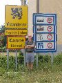 Een modernere grensaanduiding zonder paal.