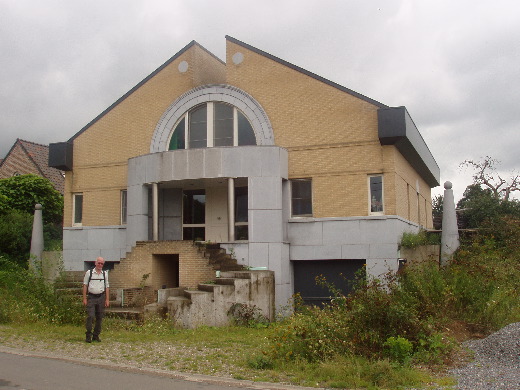 Huis op de grens tussen twee grenspalen?