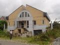 Huis op de grens tussen twee grenspalen?