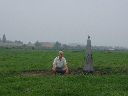 Iets verderop GP 119n in een weide.