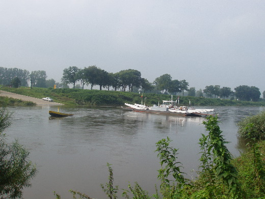Het veer maakt een slingerbeweging.