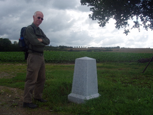 De gemeente Margraten heeft de GP 26A op 14-9-2006 in ere hersteld. De oorspronkelijke steen is vermoedelijk door een landbouwwerktuig gemold.