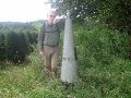 Waar een akker aan het bos grenst GP 25. Een Buxusplantage in de achtergrond waar wij zo doorheen gaan.