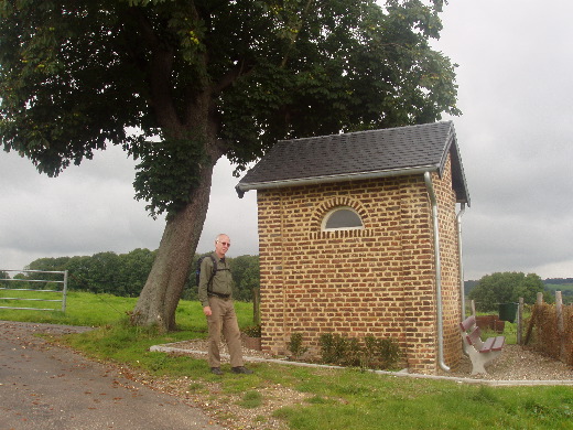 Een goedverzorgd kapelletje.