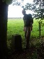 Om bij GS 16b terecht te komen langs de boszoom. Nu gaan wij recht naar het Westen door een bos.