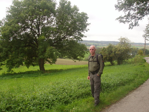 Wij wandelen een half uurtje naar het Westen.