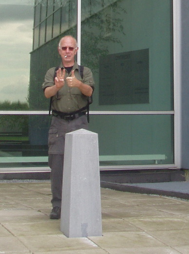 Hier ligt de GS 213 begraven onder een kapitaal gebouw, de schamele realizatie van het geplande complex.