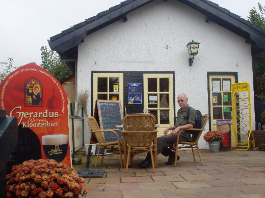 Even gepauzeerd bij Camping de Grens om een Wittems Kloosterbier te nuttigen.