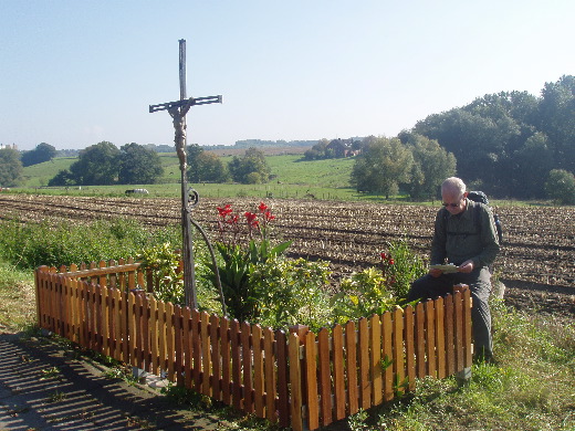 Een wegkruis zonder paal.
