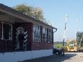 Een tot museum omgebouwde grenspost.