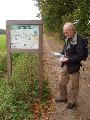 De Lommelse steenweg overgestoken om onze weg over het Smokkelpad te vervolgen.