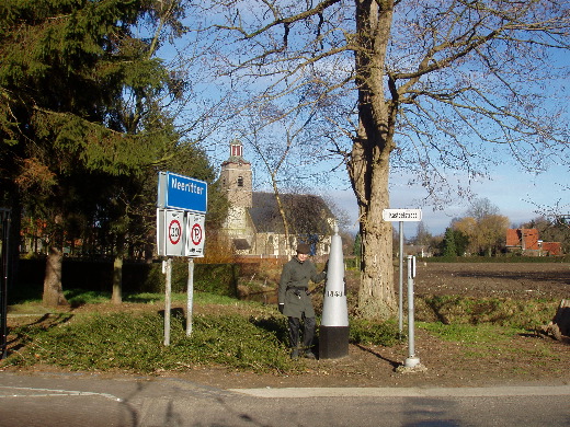 Ietsje boven het kasteel staat GP 138.