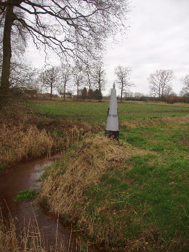 GP 153 stond aan de overkant van de beek.