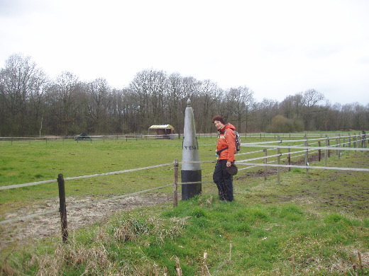 Eerst iets te vroeg afgeslagen voor GP 158. Kleine omweg van 10 minuten. Paal was gewoon van de weg af zichtbaar.