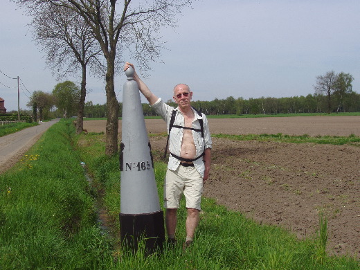 GP 165 langs de weg.