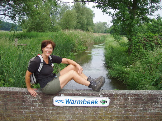 Bij de Warmbeek vastgesteld dat de route naar GP 178 ongeschikt was voor korte broeken.