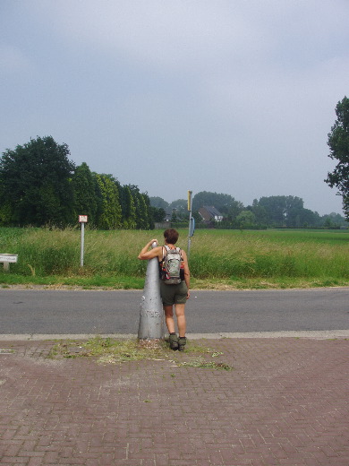 Nu een stukje door Hamont heen om GP 171 vast te leggen.<br>GS 171A moet vlak boven Bert's hoofd staan.