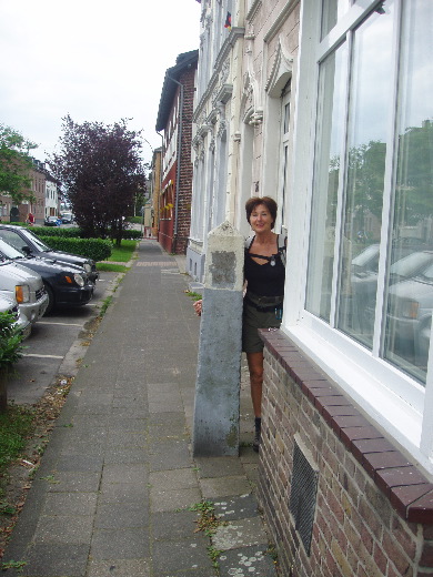 GP 229 staat in een zijstraatje van een routonde onderaan de Nieuwstraat.
