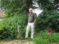 Auto in de Slakstraat neergezet waar GP 228 in de bocht staat aan een wandelpaadje.
